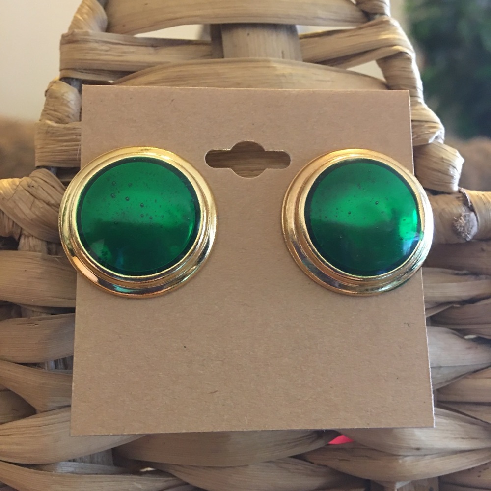 Vintage green resin gold tone setting earrings